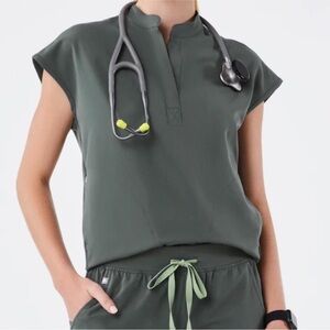 NWOT! Figs Rafaela Scrub Top in Bonsai